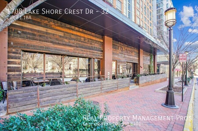 Building Photo - 1708 Lake Shore Crest Dr