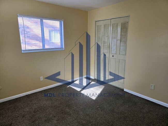 Building Photo - 2215 Weiss St