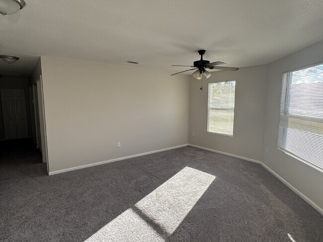 Building Photo - "Spacious 4-Bedroom Home with 2 Full Baths in Prime Tampa Location – 1,560 Sq. Ft. of Comfort!"