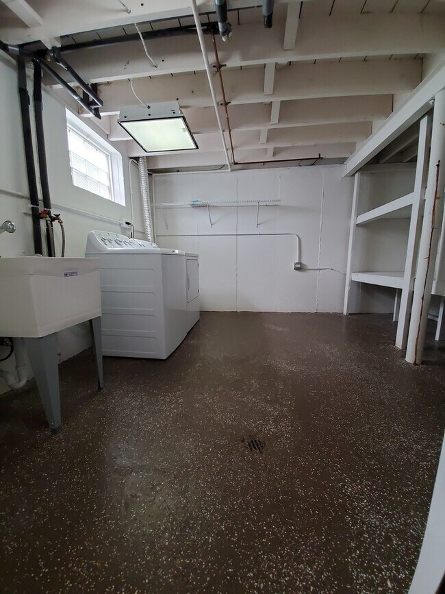 Building Photo - 708 N Wille St