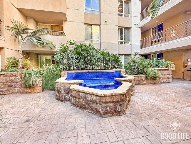 Building Photo - Beautiful East Village Condo w/ W/D, A/C & Balcony Views!