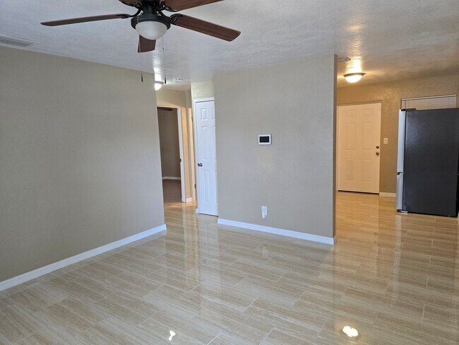 Building Photo - 112 Palm Dr
