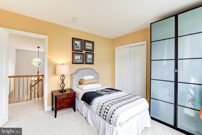 Building Photo - 2945 Oakton Knoll Ct