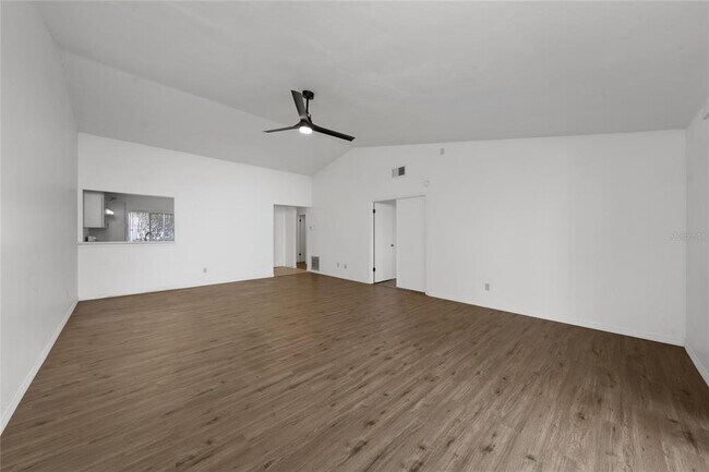 Building Photo - 126 Dahlia Village Cir