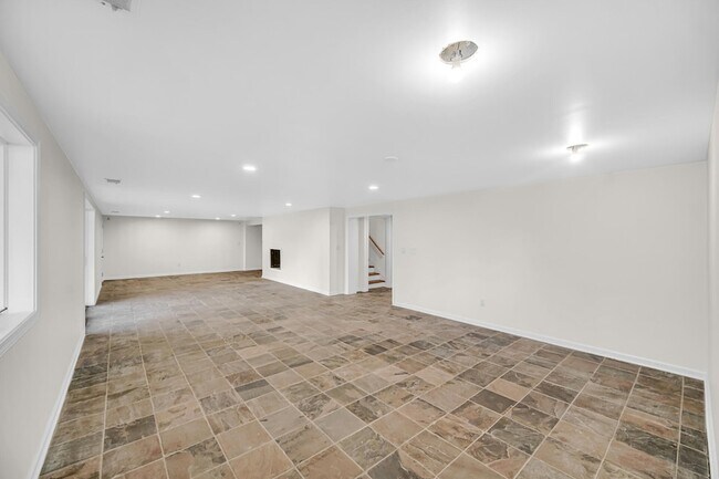 Building Photo - 6271 N 525 W