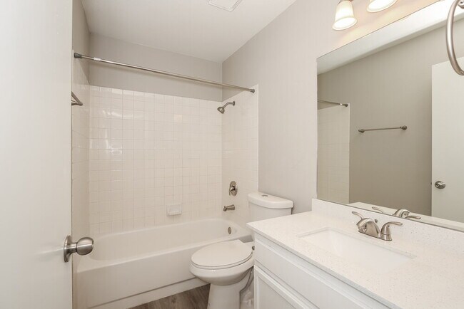 Building Photo - 4141 Oak Bay