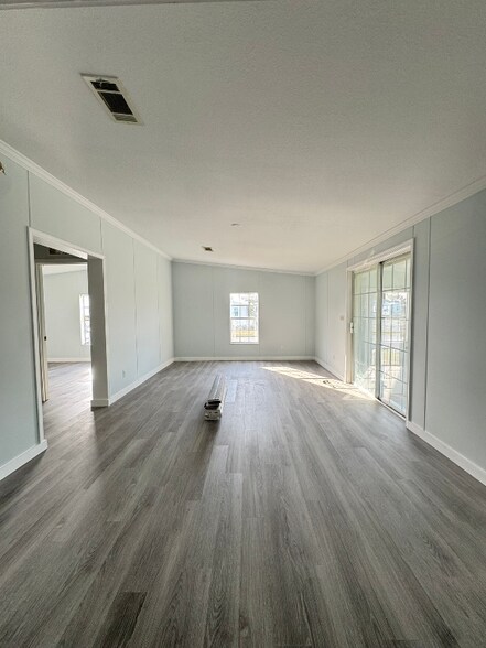 Building Photo - 1005 Waterway Dr