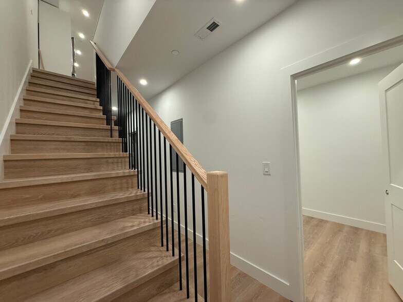 Building Photo - 49 Chase St