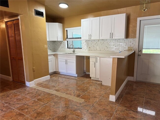 Building Photo - 1930 Walton St S