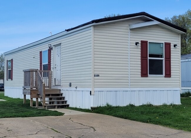 Primary Photo - 2109 Eagle Dr