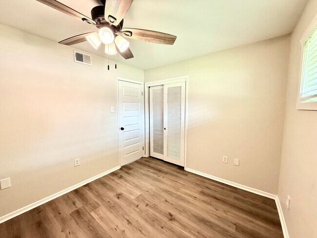 Building Photo - 2235 E Contour Dr