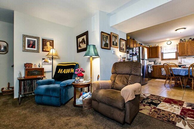 Building Photo - 2139 Hummingbird Dr
