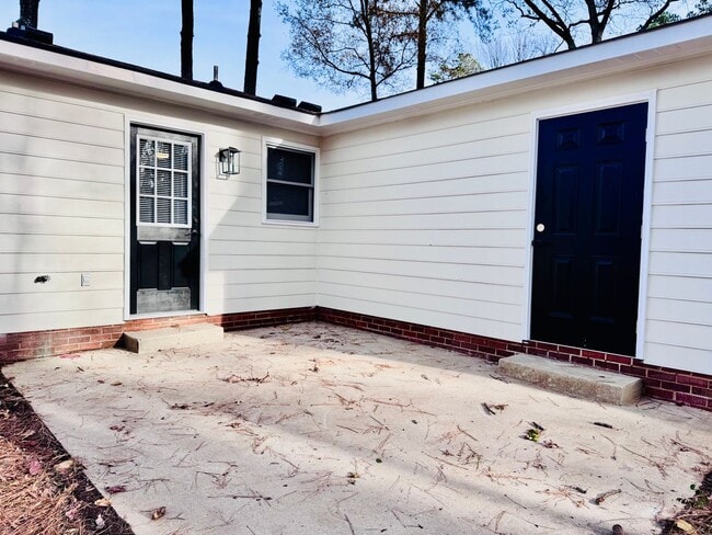 Building Photo - 40 Pine Dr