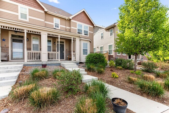 Building Photo - Beautiful 2 bedroom, 2.5 bath townhome in Mosaic