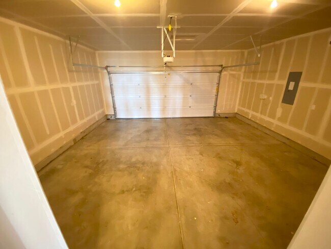 Building Photo - Bethany Creek 3 Bedroom Home!