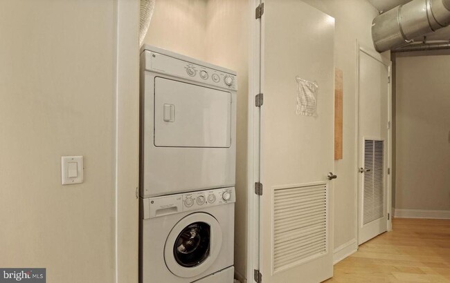 Building Photo - 811 4th St NW