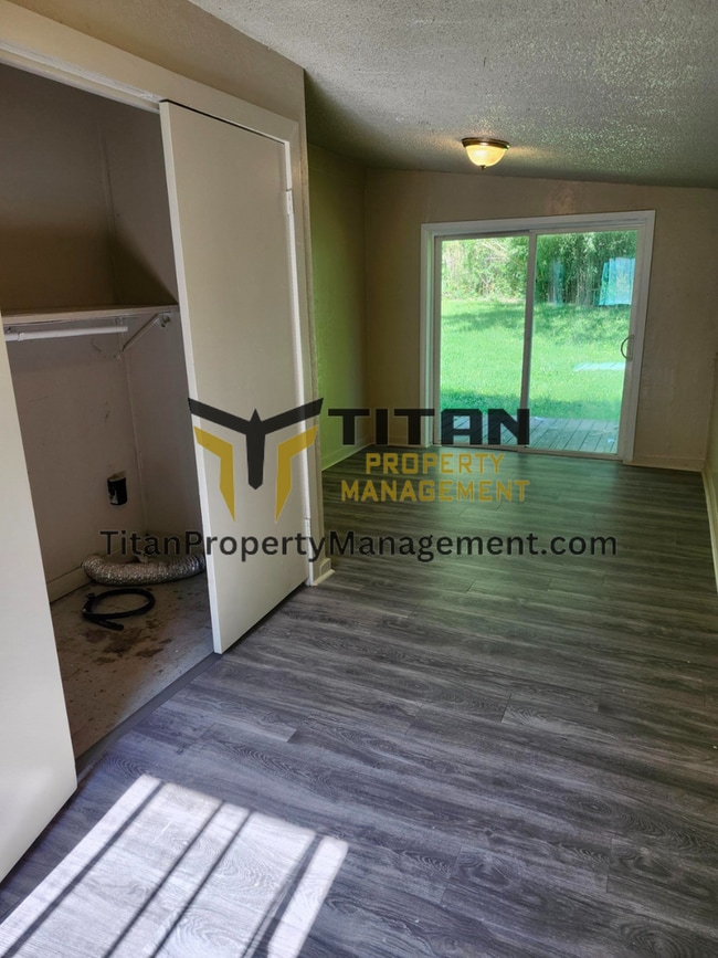 Building Photo - 3 bed house