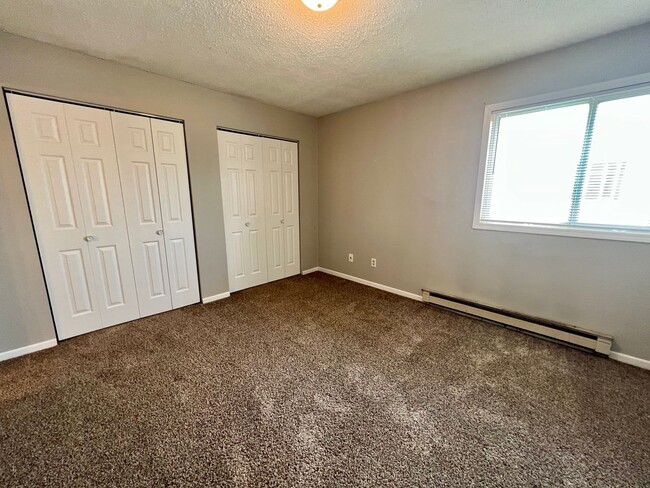 Building Photo - 4 Bedroom Twinhome in West Fargo!!
