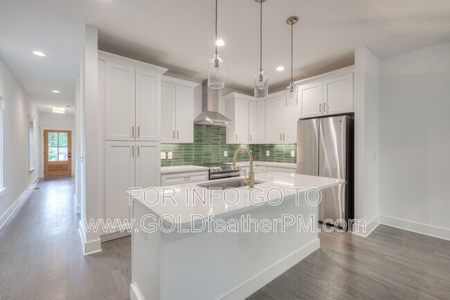 Building Photo - 709 23rd St