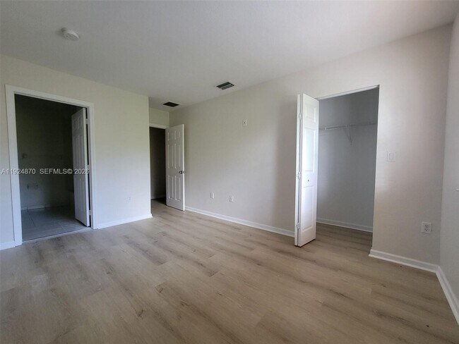 Building Photo - 17339 NW 7th Ave