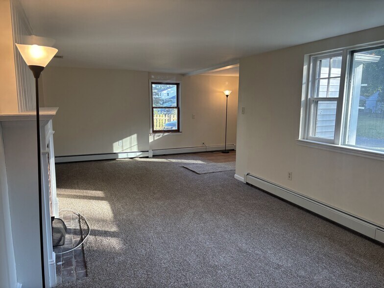 Building Photo - 1043 Thrush Ln