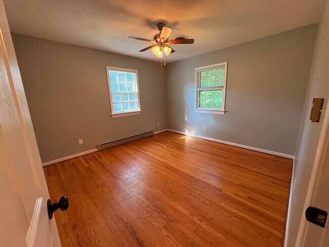 Building Photo - 203 Fleetwood Dr