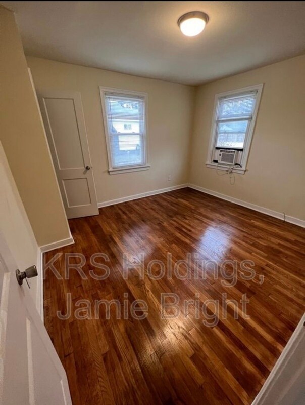 Building Photo - 3105 Logandale Ave