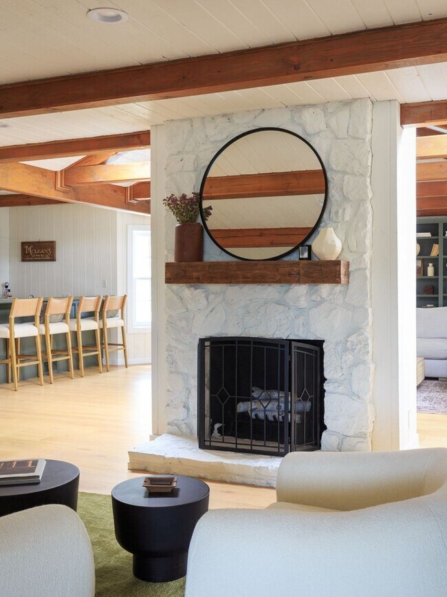Building Photo - Beautiful Tarzana Rental!