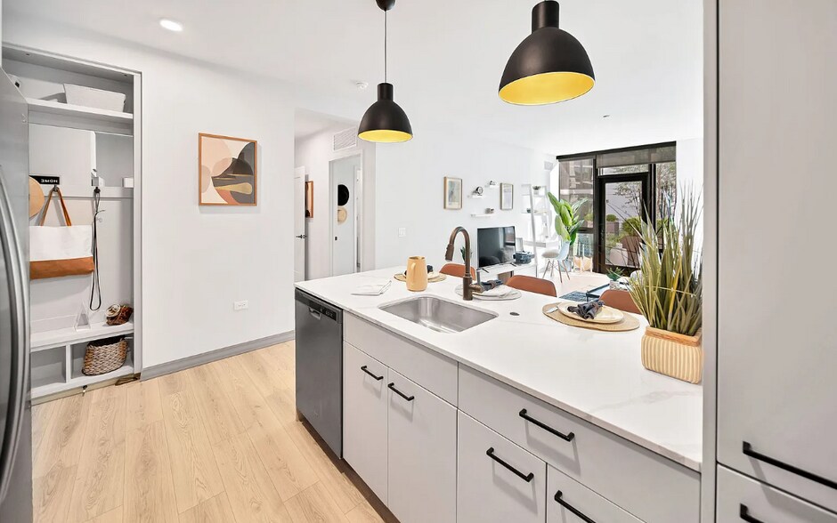 Building Photo - 2155 N Elston Ave