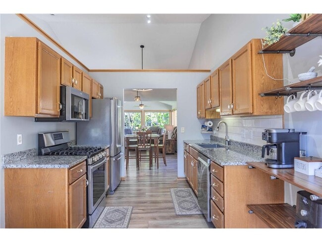 Building Photo - 102X Primrose Ln