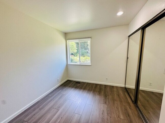 Building Photo - 3bd/2ba Duvall House