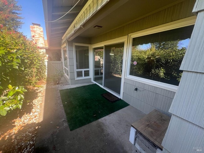 Building Photo - 341 Rockgreen Pl