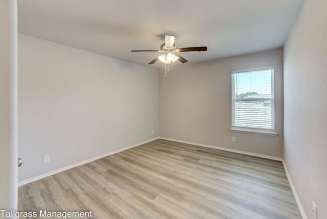Building Photo - 4/2/2 in Broken Arrow!