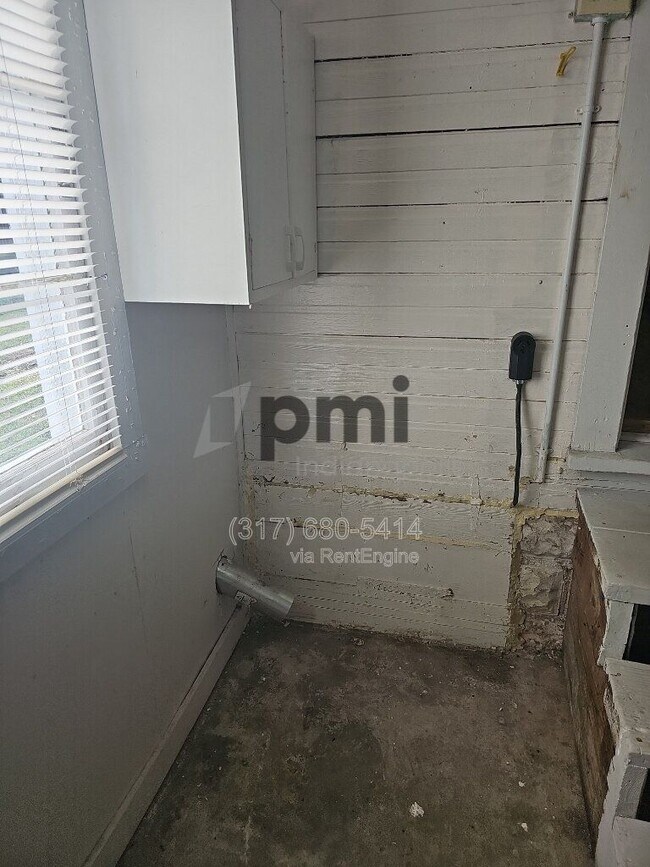 Building Photo - 835 S Old US Hwy 31