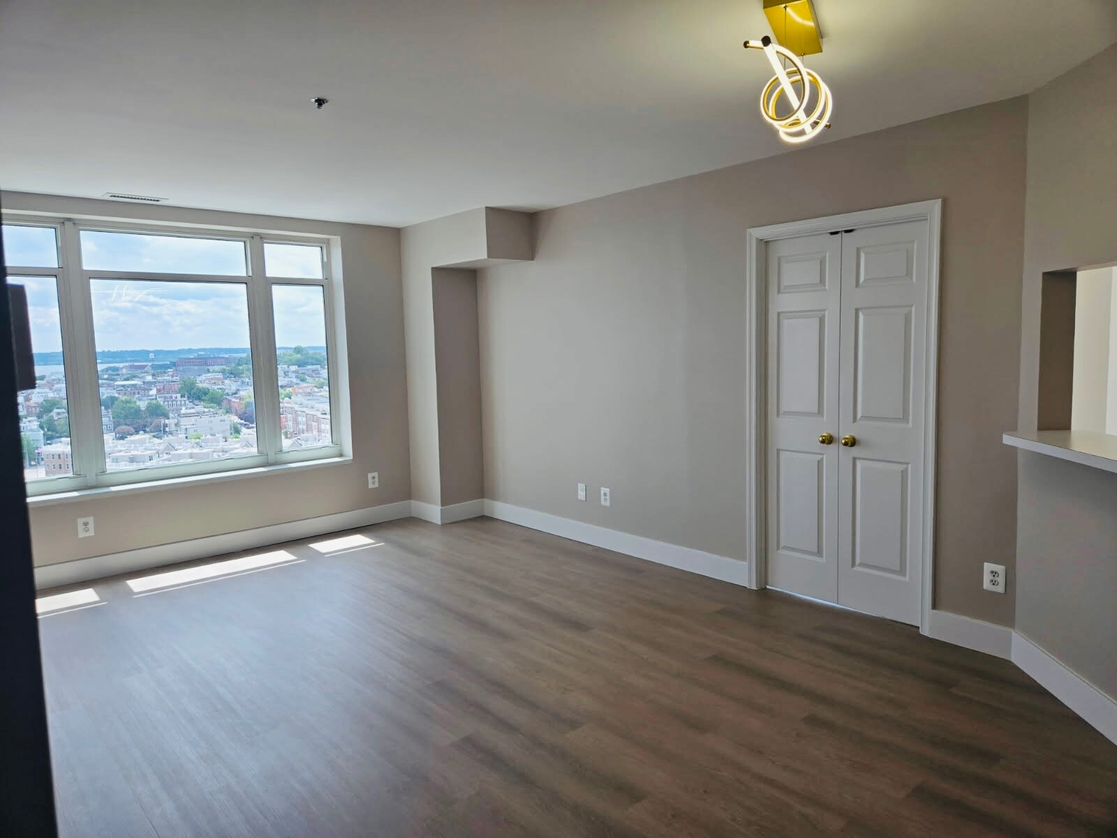 Building Photo - 100 Harborview Dr