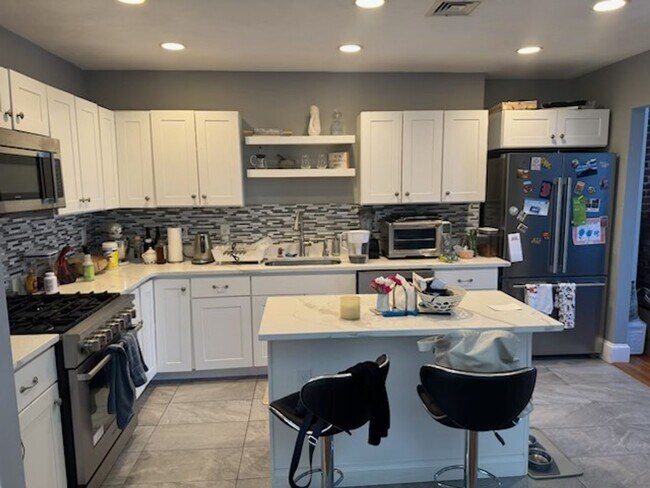 Building Photo - 1712 Beacon St