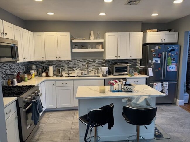 Building Photo - AWESOM 3 bed 3 bath in Brookline!!