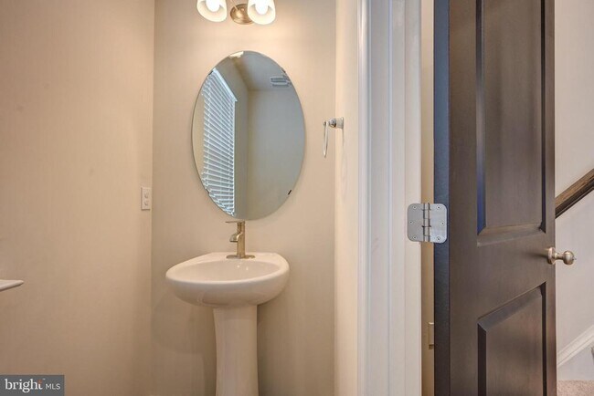 Building Photo - 5059 Silver Oak Dr