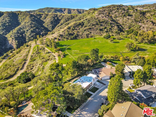 Building Photo - 16608 Park Ln Cir