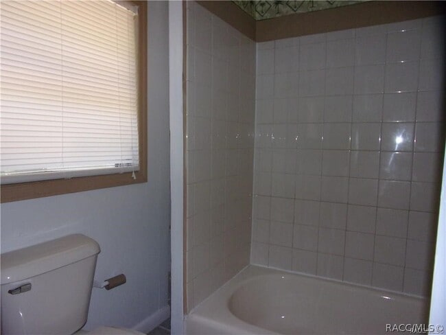 Building Photo - 28 N Davis St