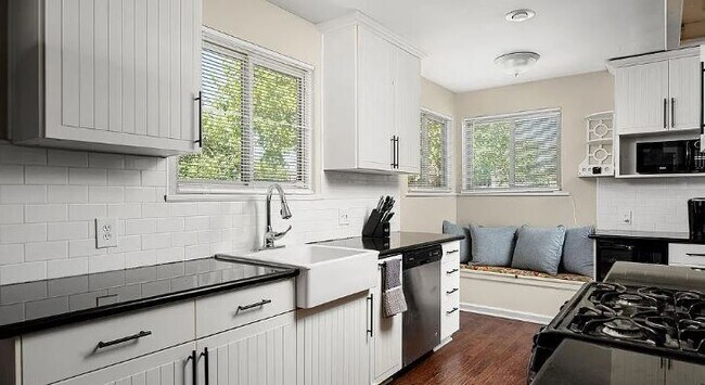 Building Photo - 2453 Alder St