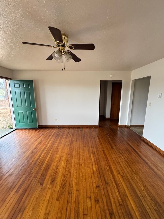 Building Photo - 2/1 outside city limits of Shelby, NC