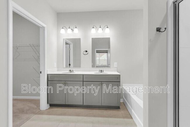 Building Photo - 227 Shortmarsh St