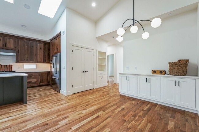 Building Photo - 1236 Parkside Ave