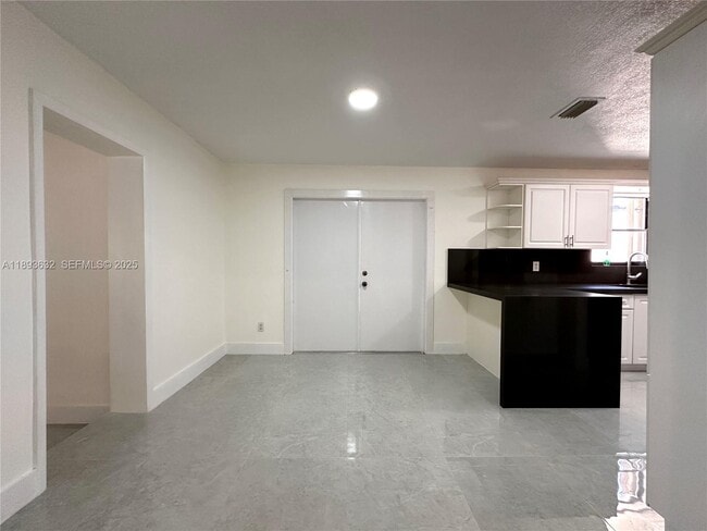 Building Photo - 3952 SW 136th Ave