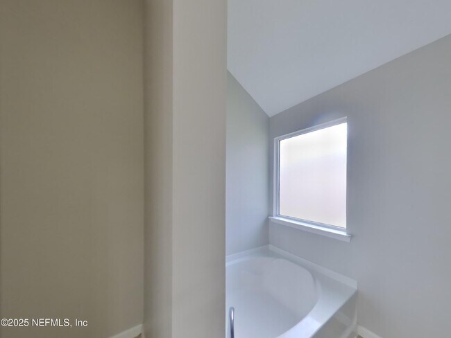 Building Photo - 495 Apple Creek Dr