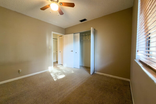 Building Photo - 930 SW 9th St Cir