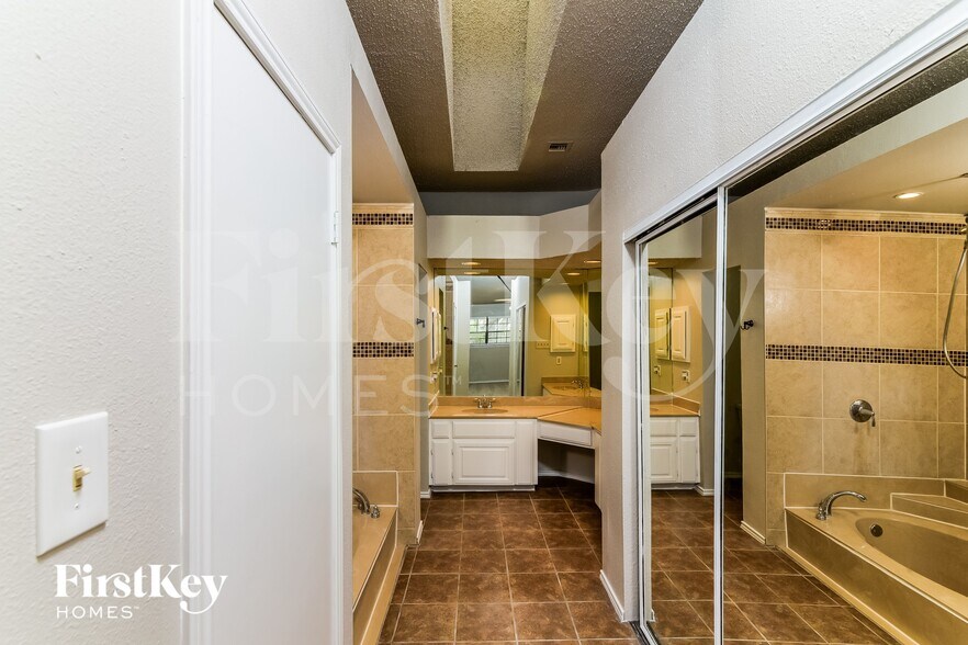 Building Photo - 303 Mountain Echo