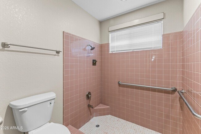 Building Photo - 1306 E La Vieve Ln