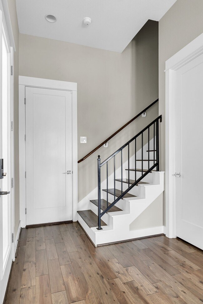 Building Photo - 806 Thornton Rd